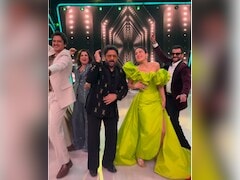 When OG Arshad Warsi And Gen Z Sara Ali Khan Danced To <i>Aankh Maare</i> Together