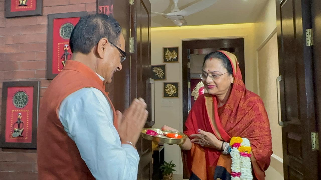 Watch: A special welcome by wife for Shivraj Chouhan as he makes it to BJP\'s Lok Sabha polls list